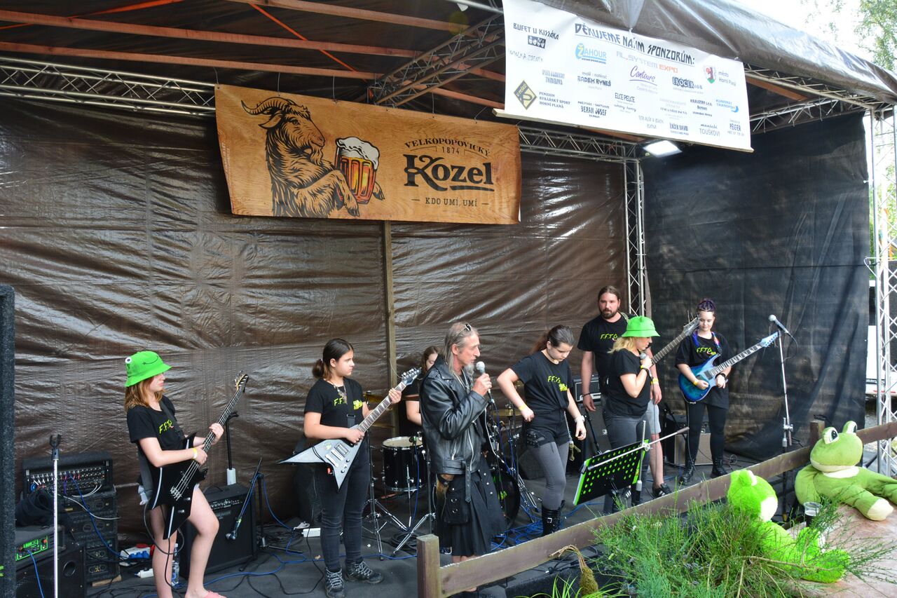 IV.ROCK FEST - ŽÁBY Z GARÁŽE
https://youtu.be/Lmw1jwaYMt0