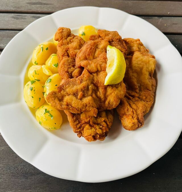 Vepřový řízek z krkovičky s brambůrky