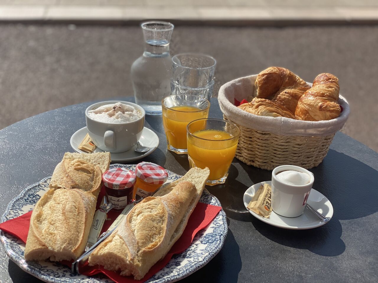 PETIT DÉJEUNER