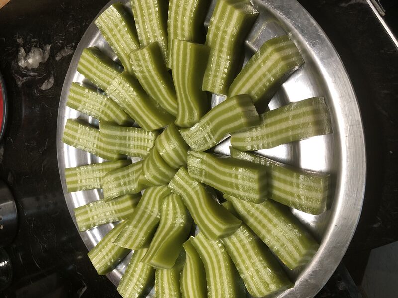 (Bánh da lợn) gâteau vietnamien à basse de haricots mungo lait de coco et feuilles de pandanus 