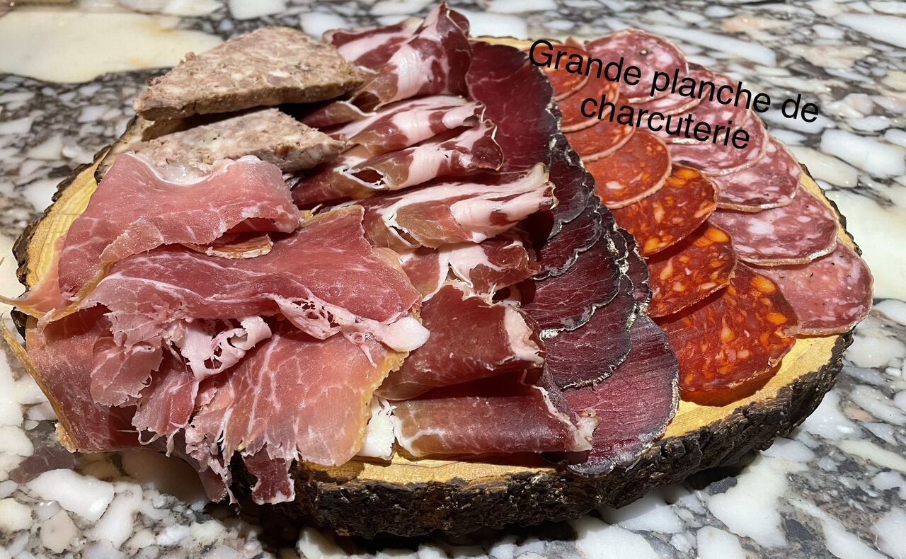 Grande planche de charcuterie