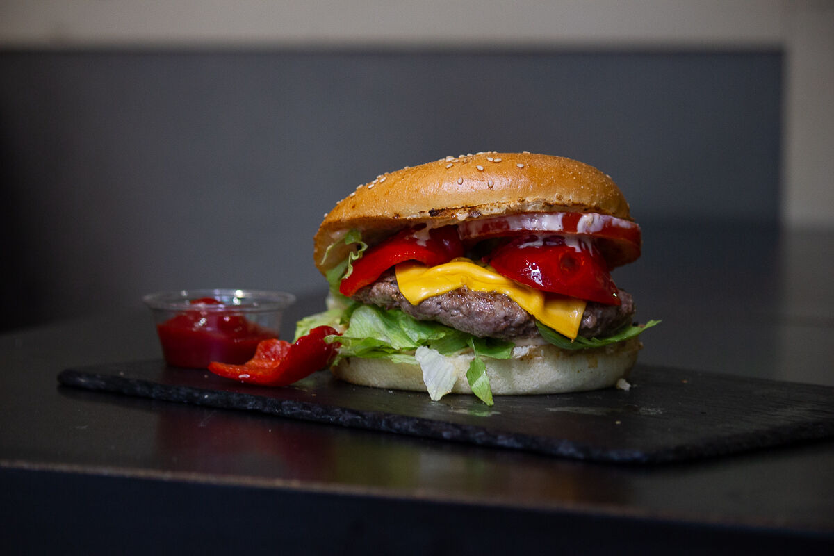 Poivrons, et sauce mexicaine maison ( air ça pique ) le burger SPICY