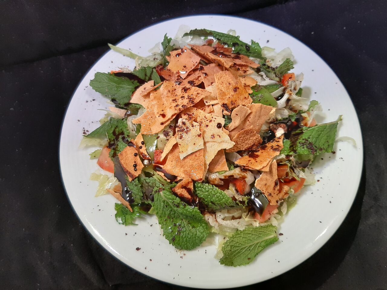 FATOUCHE
salade de crudités au somak, huile d'olive, citron...