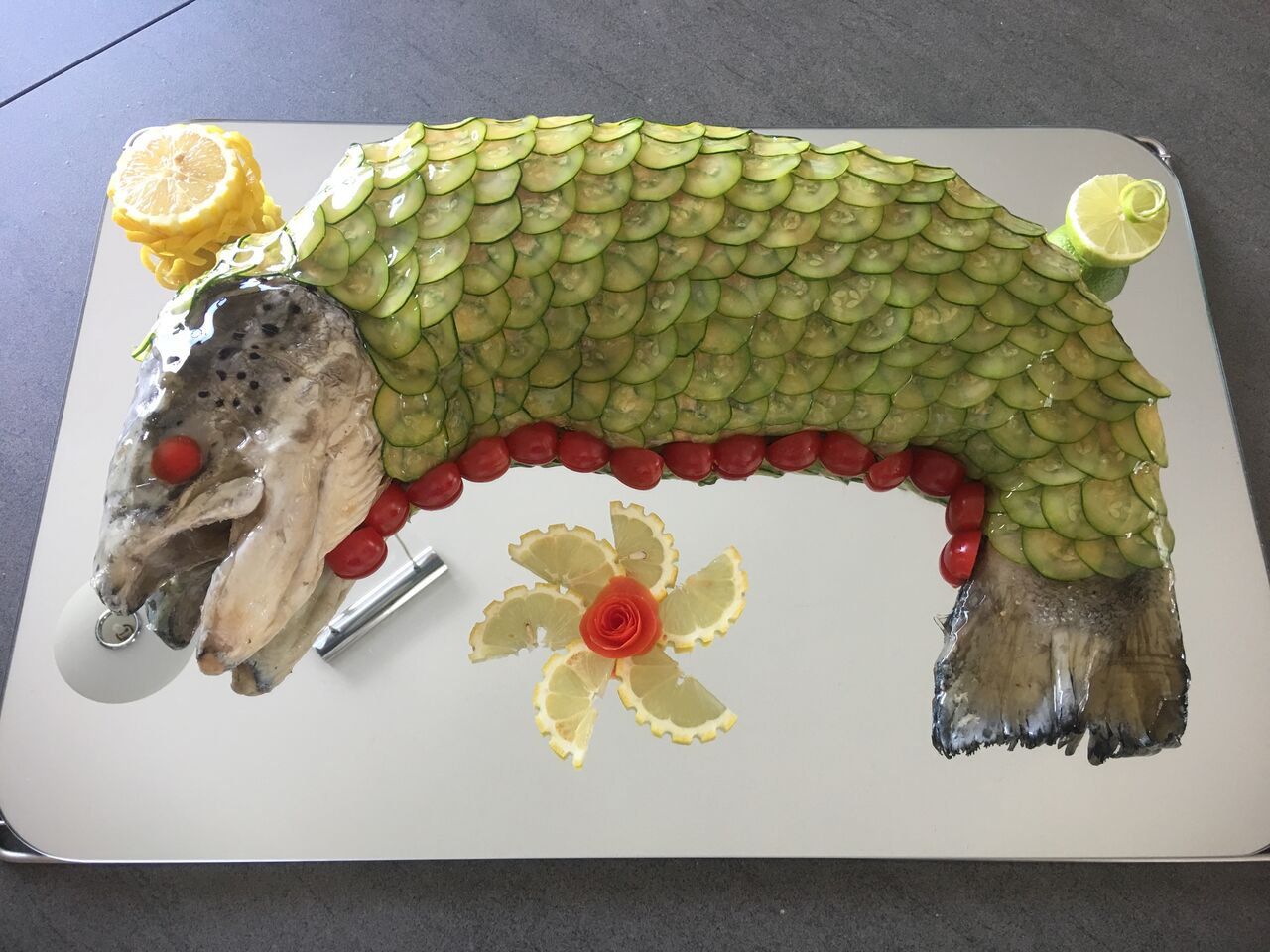 Miroir de saumon en écailles de légumes 