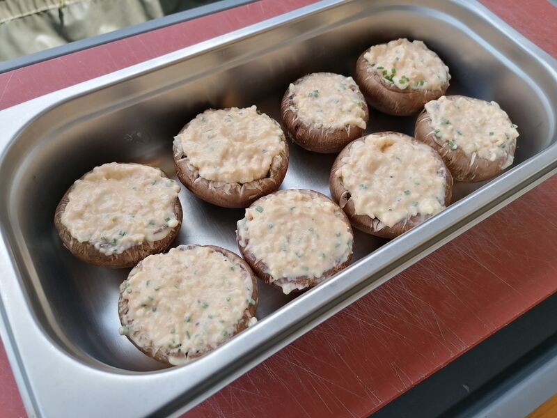 Champignons gefüllt mit einer abgewandelten Form eines Obatzda. Sehr lecker !!