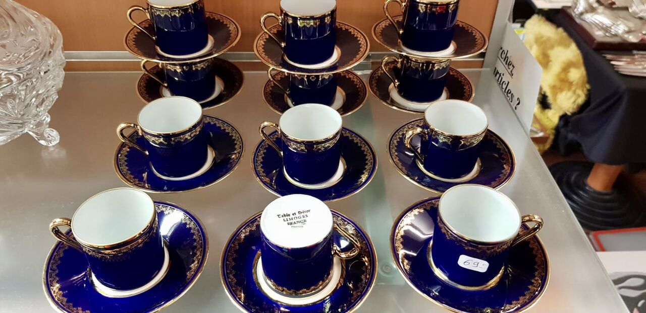 Tasses à café, dorés à l'Or fin. Porcelaine de Limoges