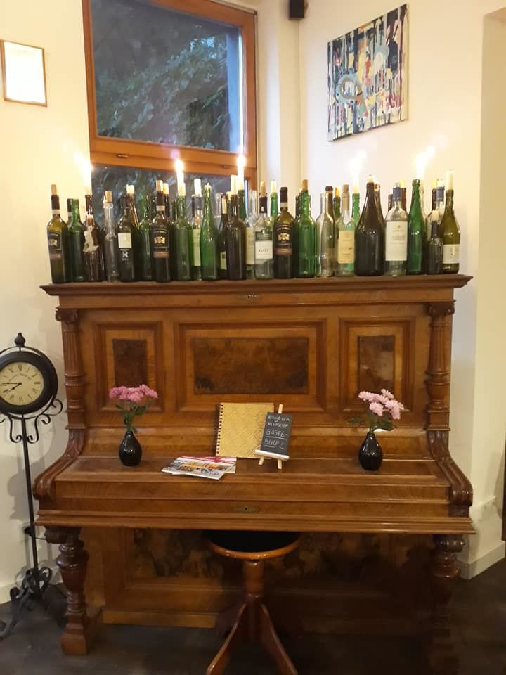 unser Klavier, ein echter Eyecatcher :-)