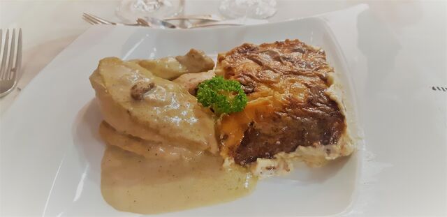 Suprême de volaille aux morilles et vin jaune, gratin Dauphinois à la Cuillère