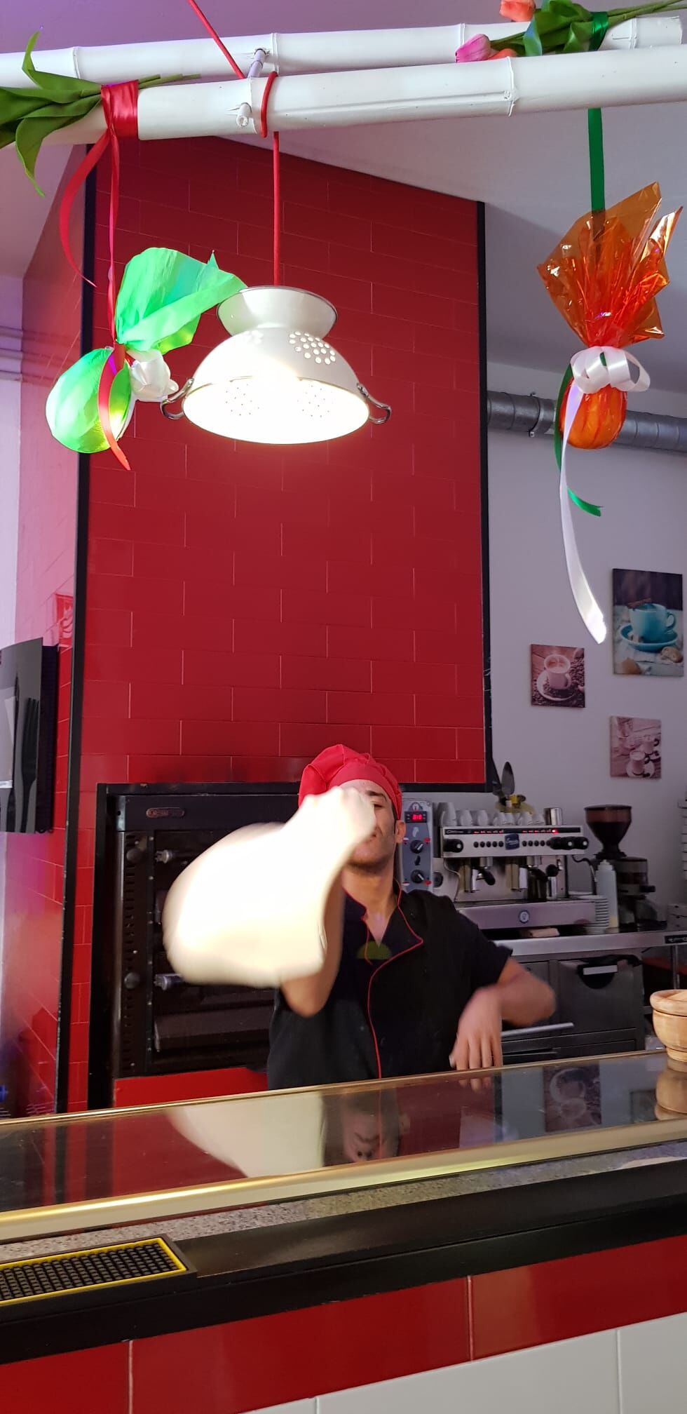 Ven y disfruta de nuestras deliciosas pizzas , puedes elegir entre la amplia variedad de pizzas ...,,,,,,,,