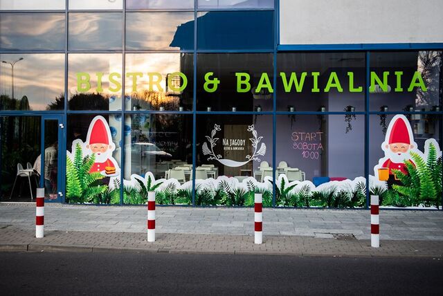 Na Jagody to rodzinne bistro połączone z bawialnią dla najmłodszych klientów. To miejsce, gdzie każdy znajdzie 