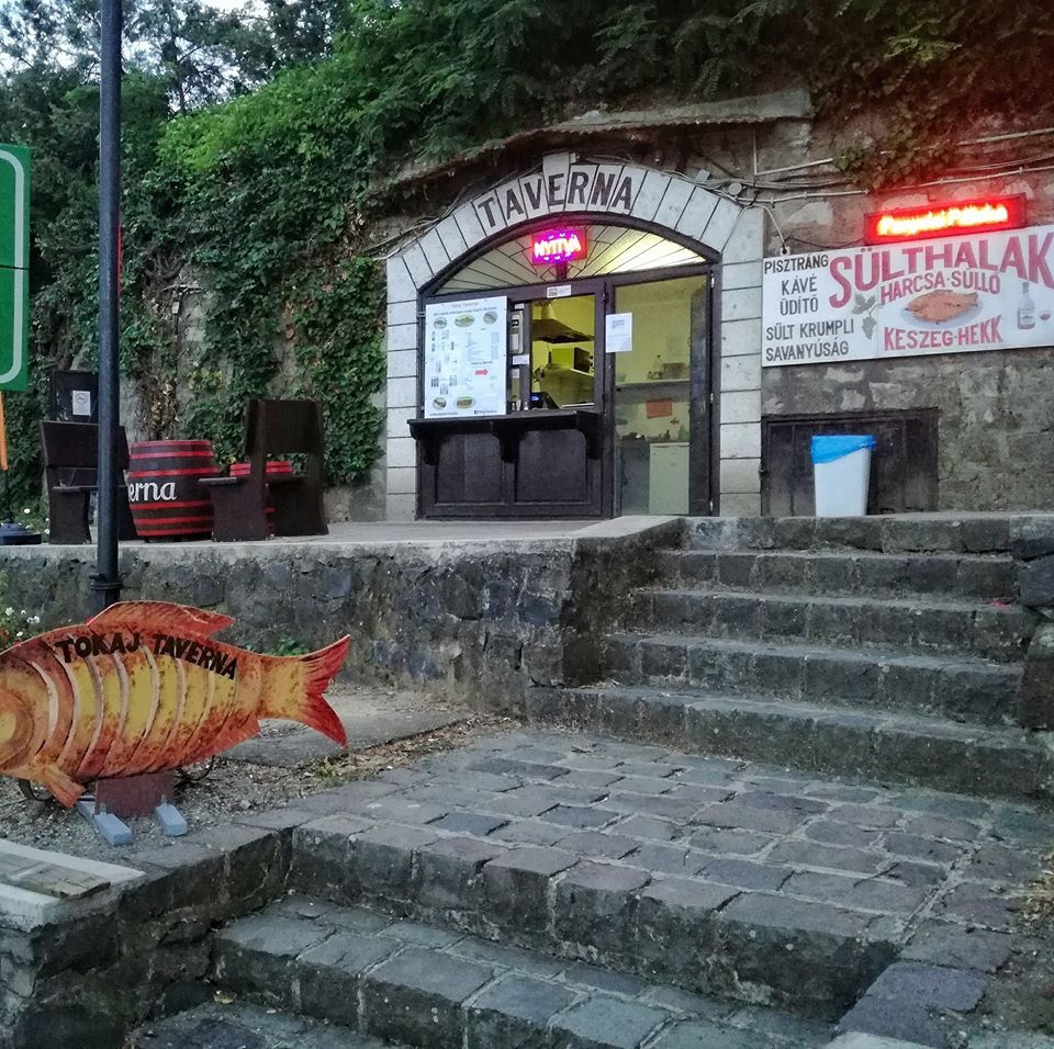 Taverna Halsütő