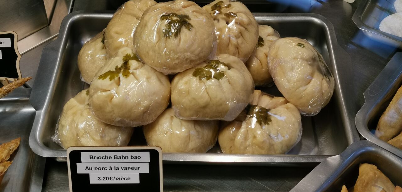 Brioche Bahn Bao farcie au porc et cuisson à la vapeur. 