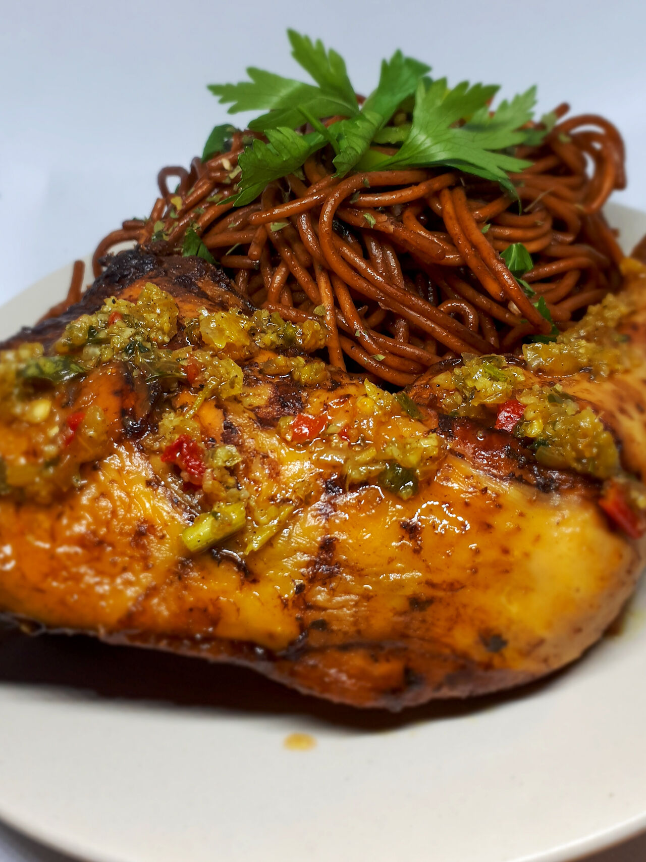 Poulet boukané et son bami.