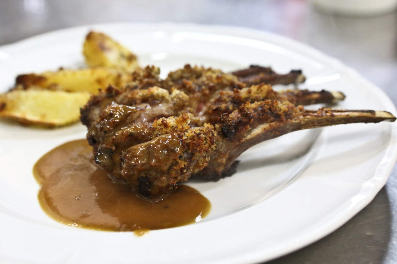 Costolette di agnello alla griglia.
Grilled Lamb chops. 