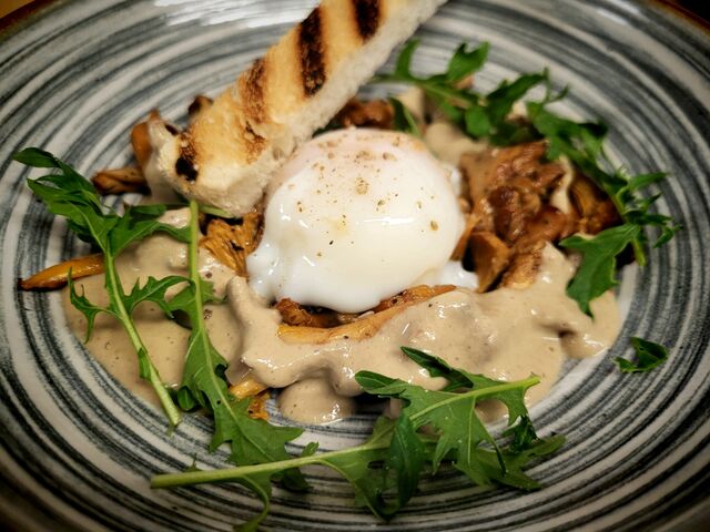 Œuf parfait sur son lit de girolles