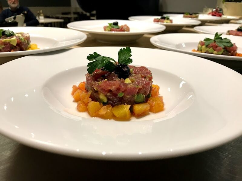 Tartara di tonno con avocado e arancia