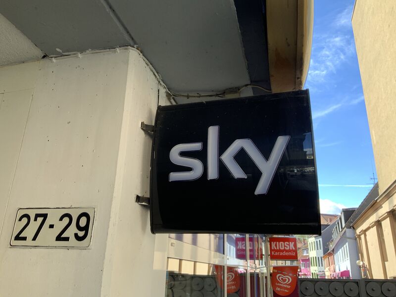 Wir bieten Sky an