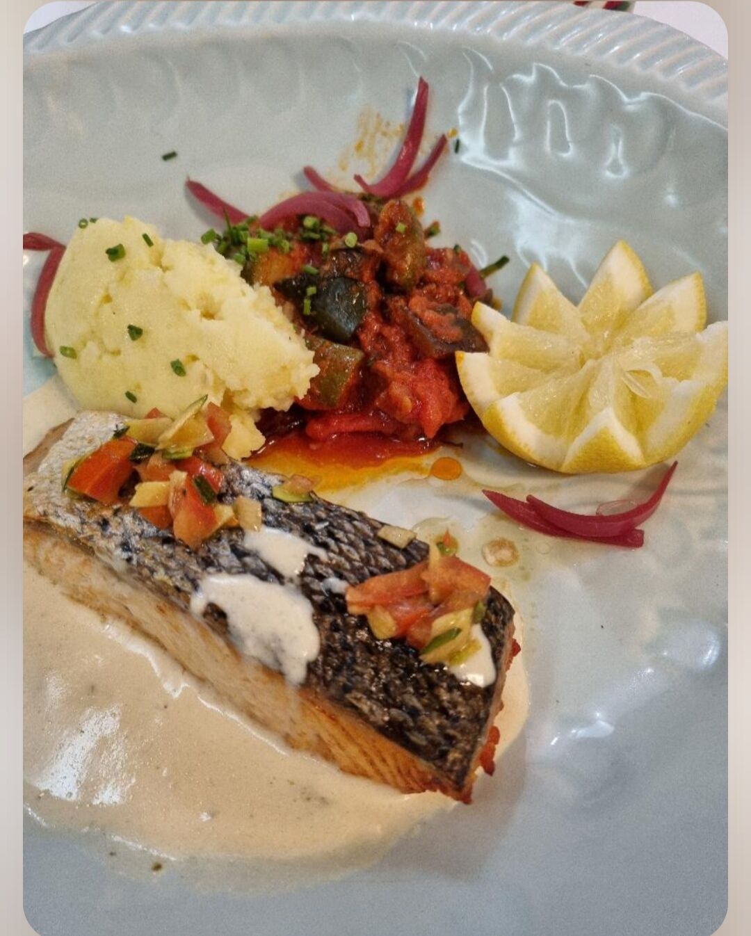 Pavé de saumon, ses petits légumes et sa purée