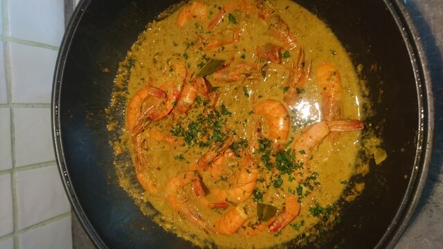 Préparation gambas au colombo et lait de coco 