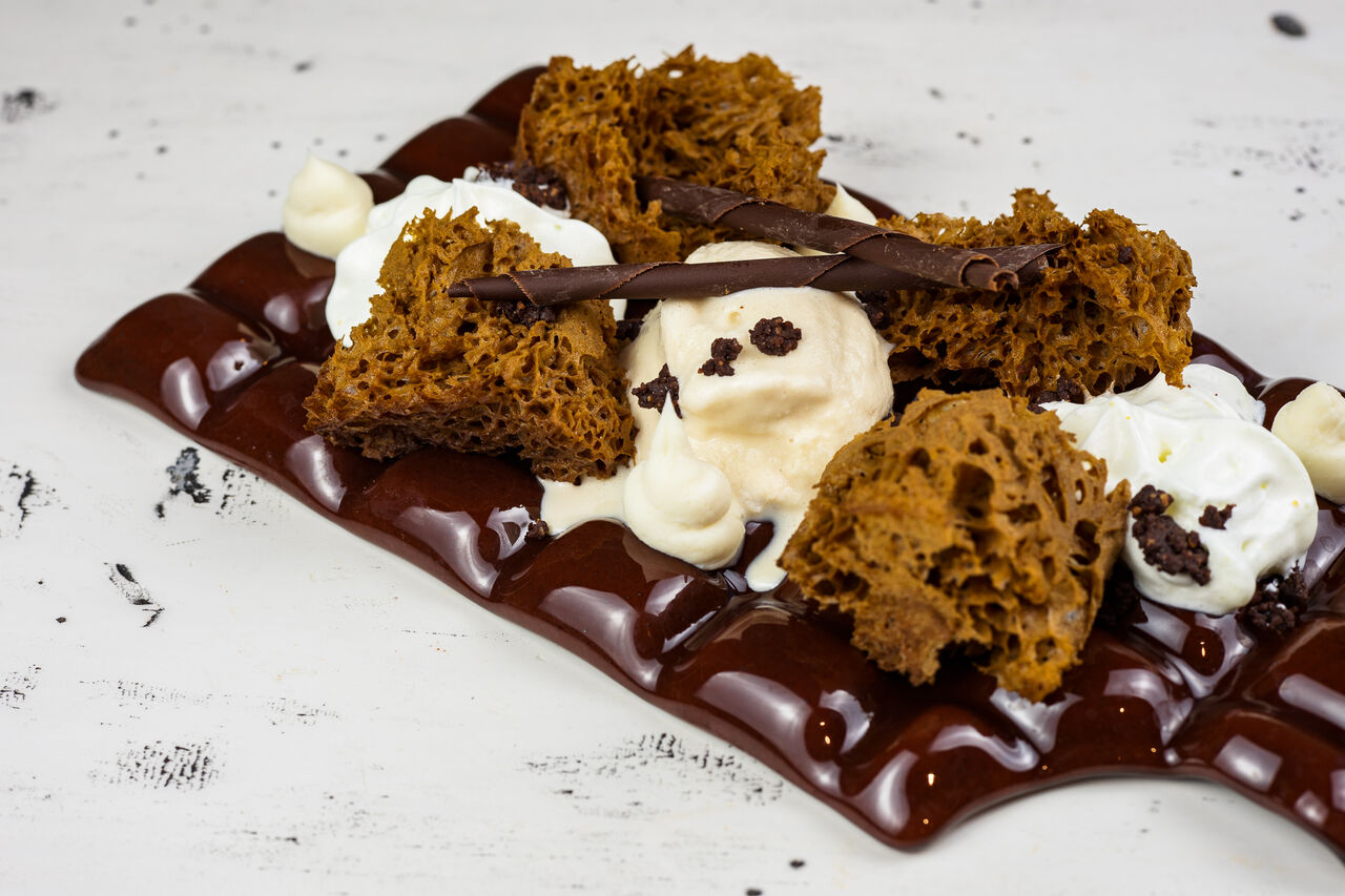 🍫 Chocolate con Baileys, café, espuma de leche y kumquat ☕️