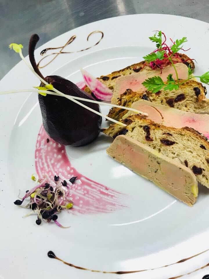 Foie gras du Chef, poire pochée au vin rouge