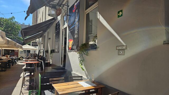 Zapraszamy do naszej bramy, gdzie znajdziecie wytchnienie od zgiełku Piotrkowskiej.