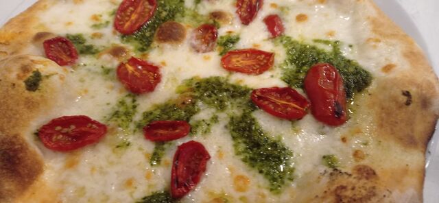 Pesto di rucola e pomodorini confit