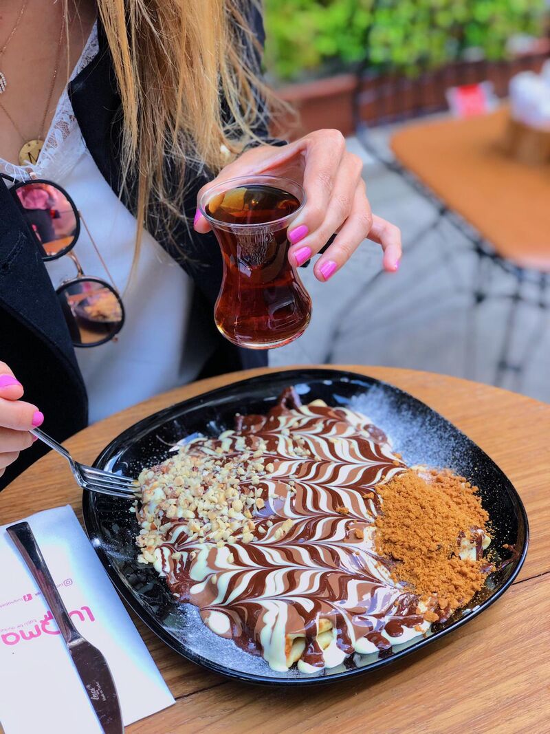 Dunya Bir Gulusunuzle Degisebilir Cikolata Yiyin Ve Gulumseyin Istanbul Turkische Kuche In Meiner Nahe Jetzt Reservieren