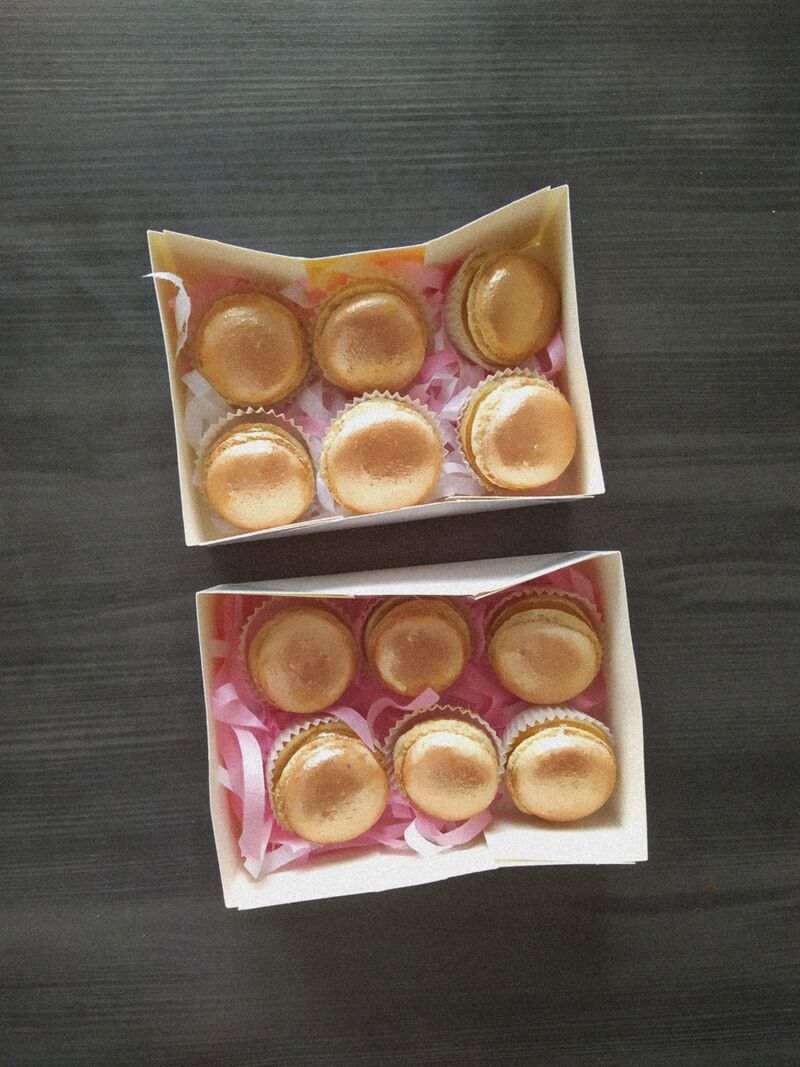 Macaron or caramel beurre salés