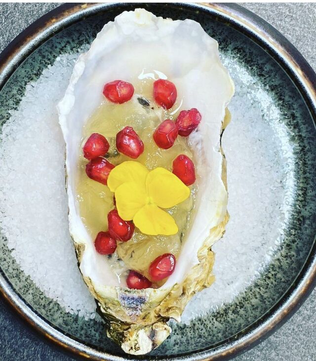 Tartare d'huître dans sa coquille, gelée de mandarine