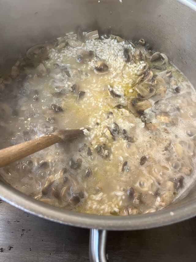 Risotto aux champignons en cuisson