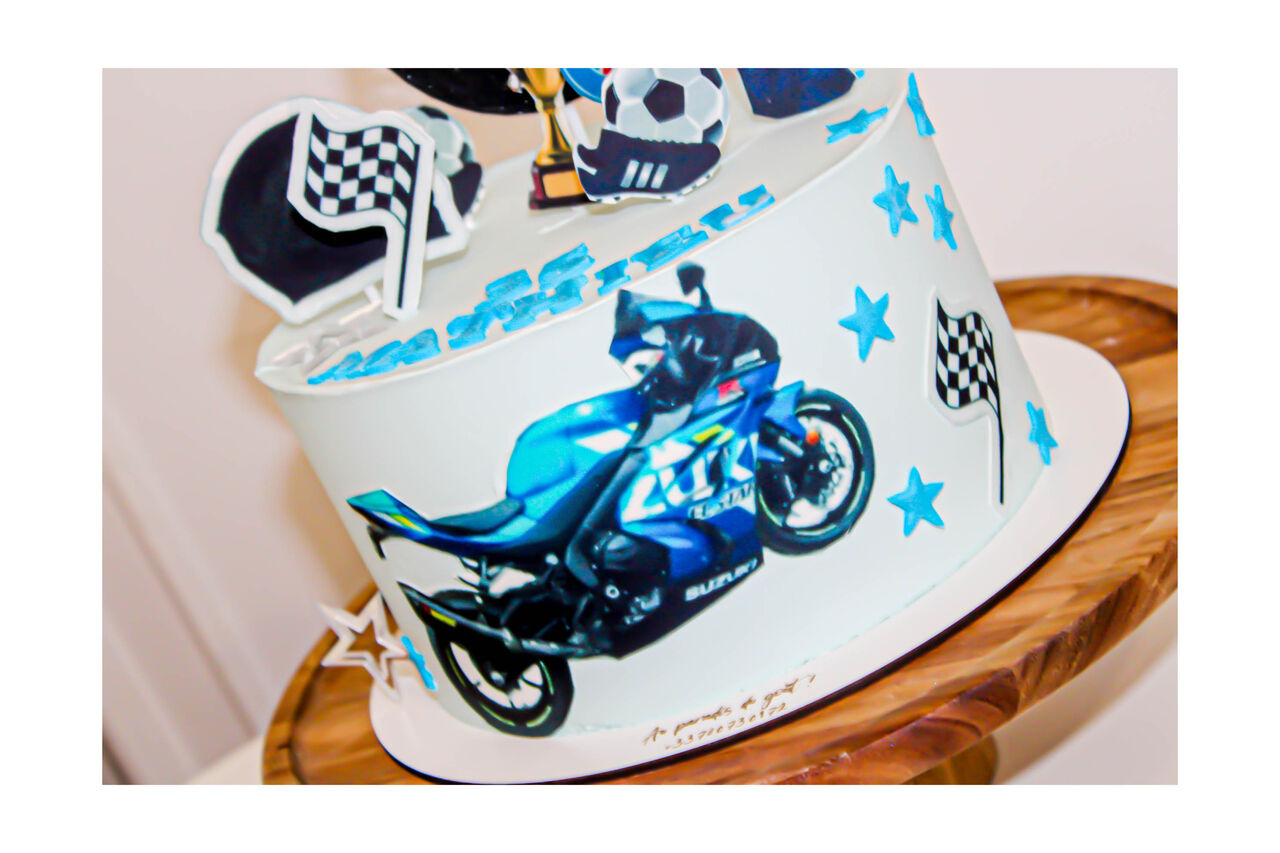 Moto cake