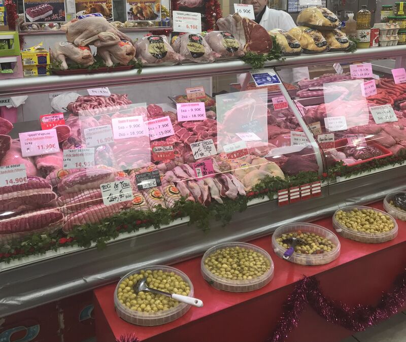 Nos vitrines avec des morceaux de viandes Extra 