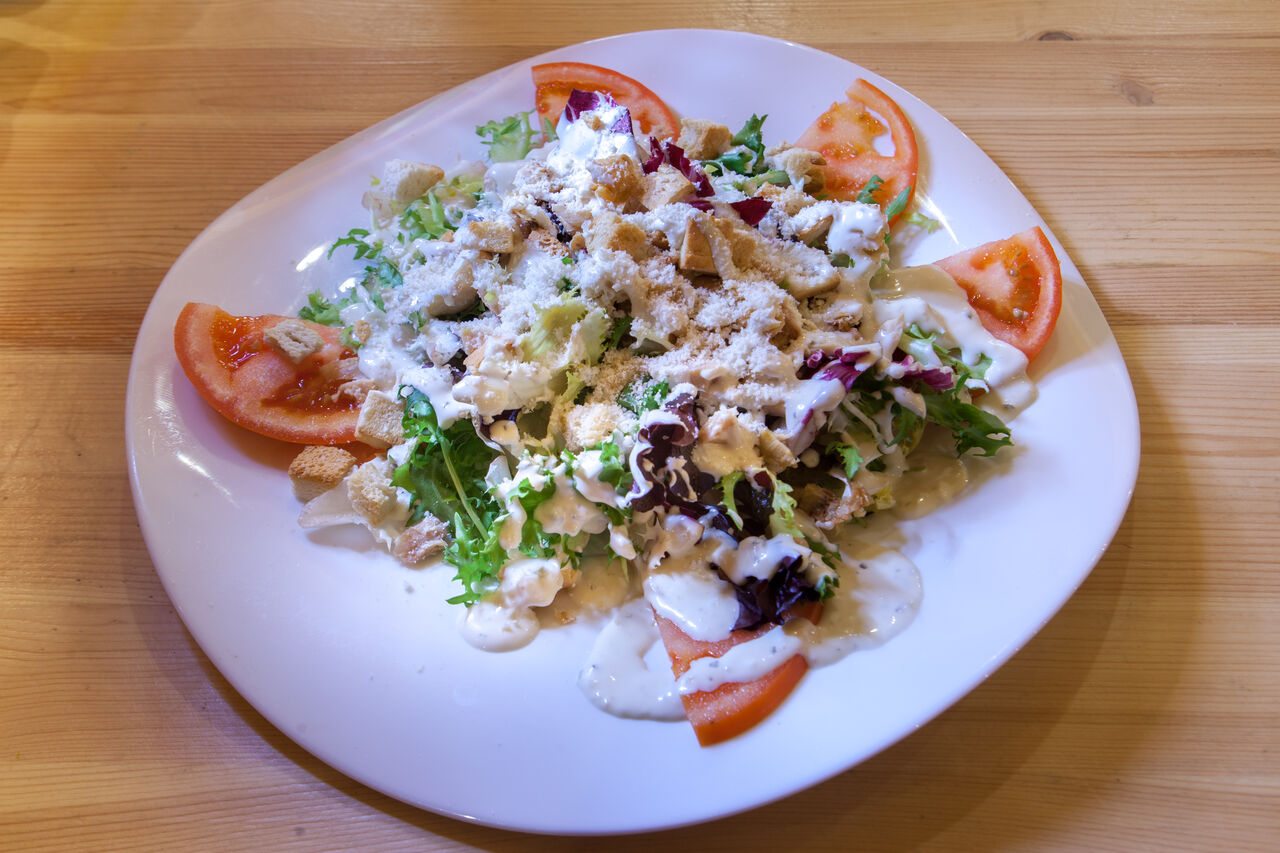 ENSALADA CESAR, LECHUGA, TIRAS DE POLLO, PICOTOSTES, SALSA CESAR