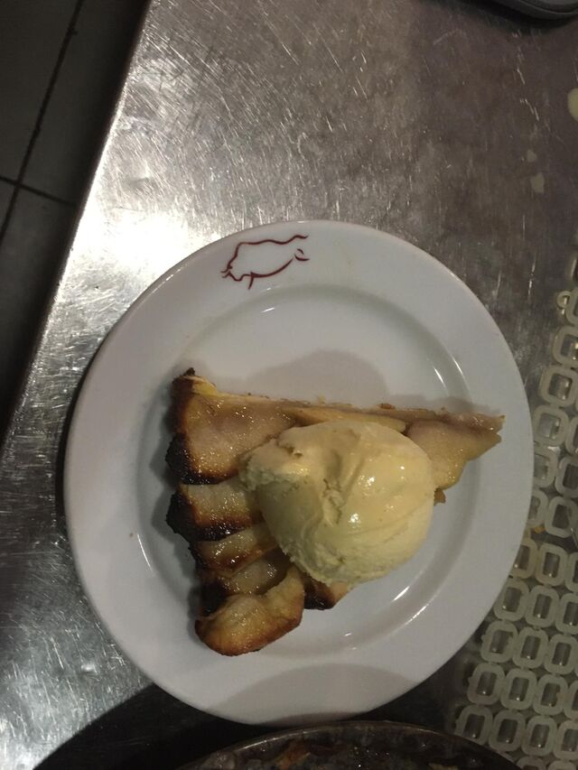 Tarte de maçã com gelado de baunilha