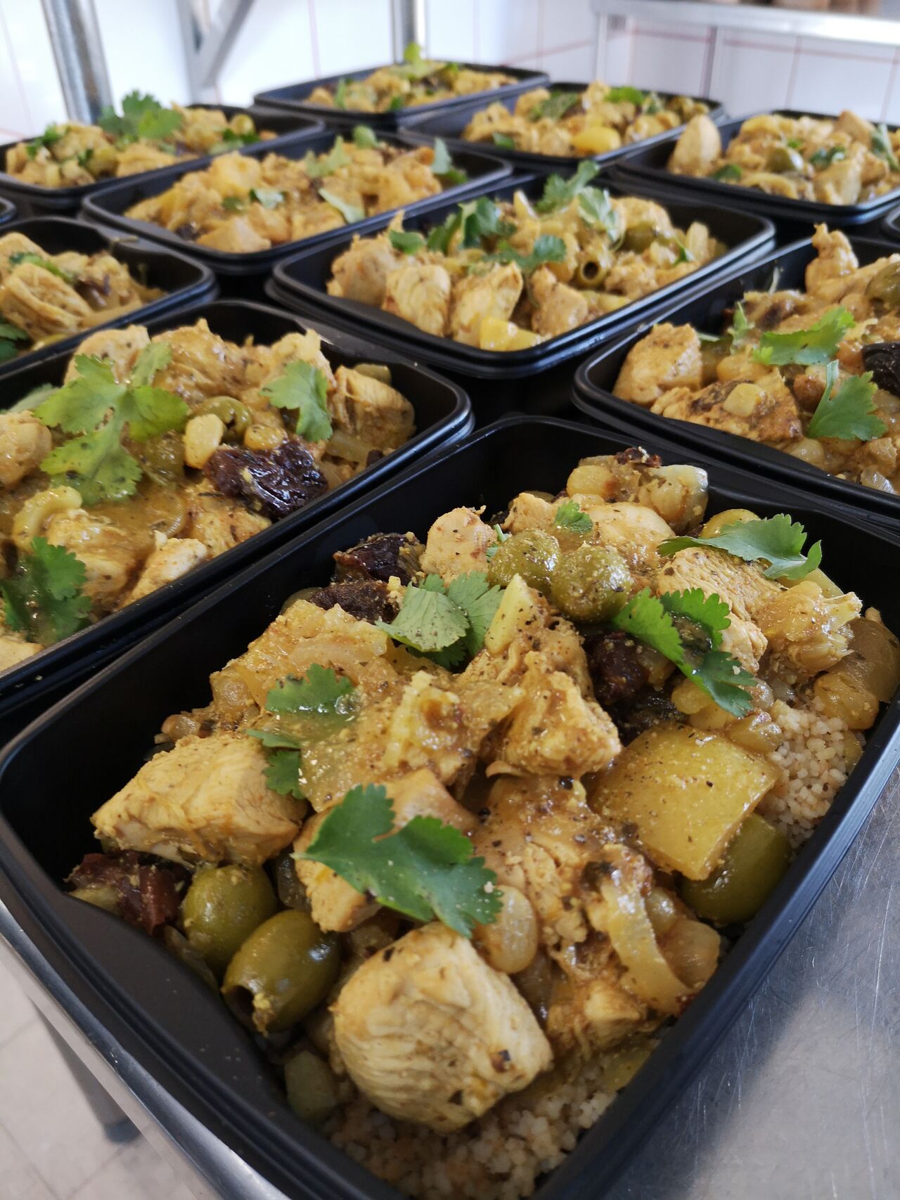 TAJINE DE VOLAILLE CITRON CONFITS OLIVES VERTES