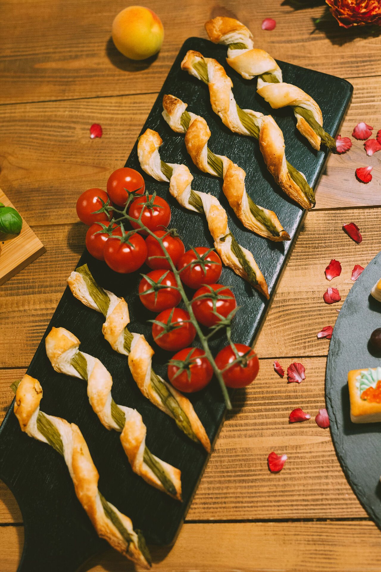 Szparagi w cieście francuskim