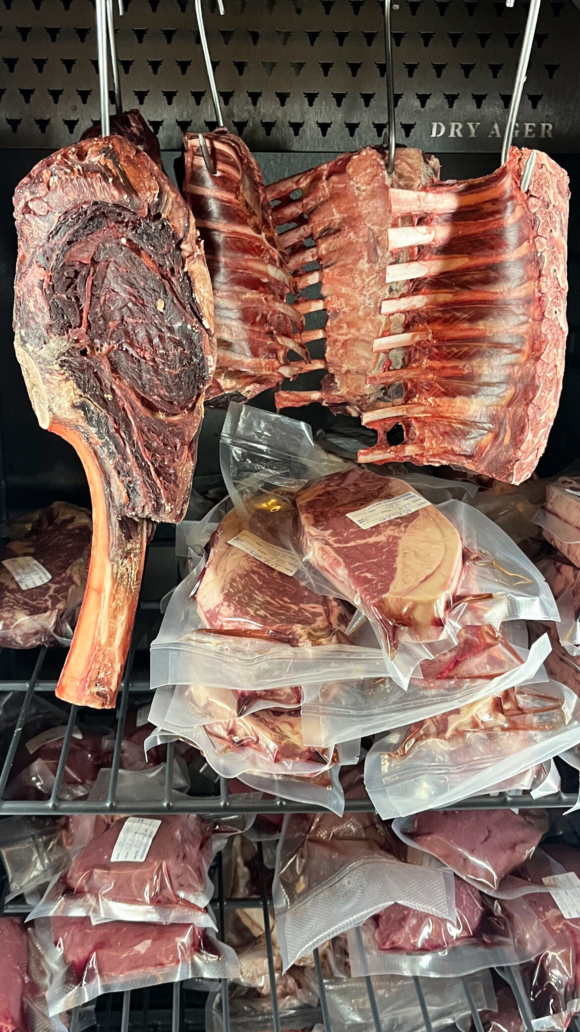 Steaks mit trockener und nasser Reifung in unserem Restaurant #steakhousemaksymov