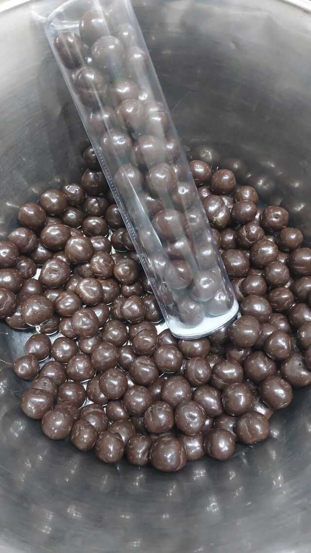 Noisettines au chocolat noir ou lait. o Title