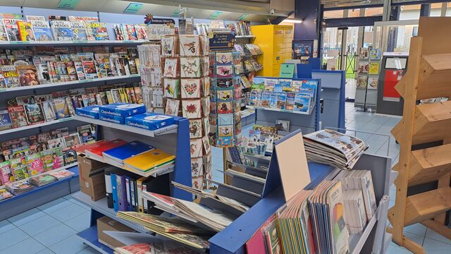 Espaces Presse, Quotidiens, Librairie, Cartes postales divers formats (mariages, anniversaires, etc)