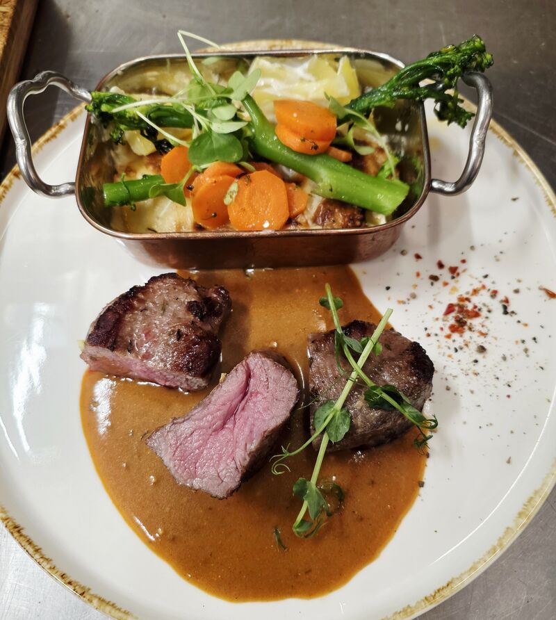 Telecí hřbet, gratinované brambory