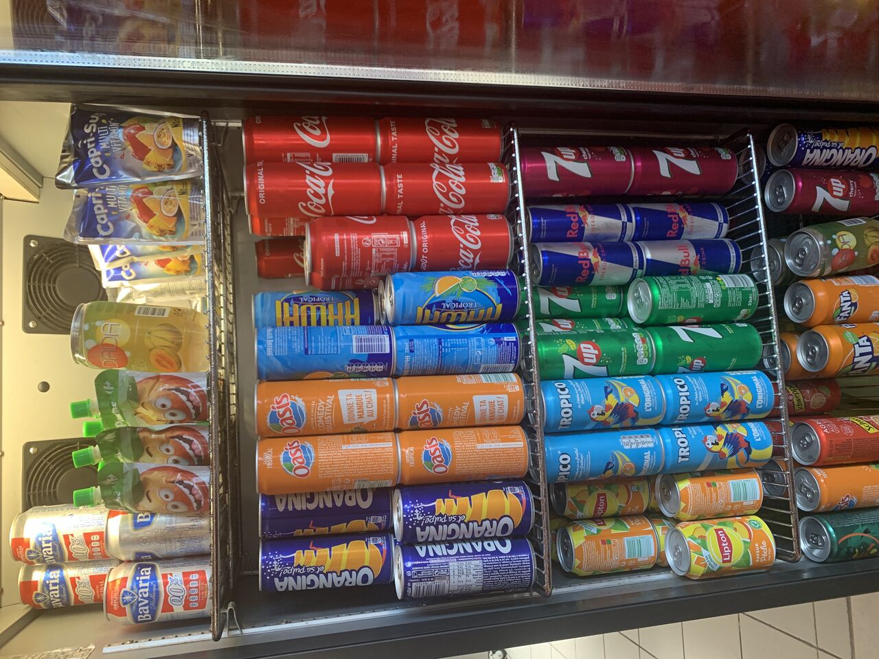 Boissons Auchoix 33 cl 1.50€ Boissons. 50 cl 2.€Boissons. 1,5 cl. 3€RedBull 2.50€