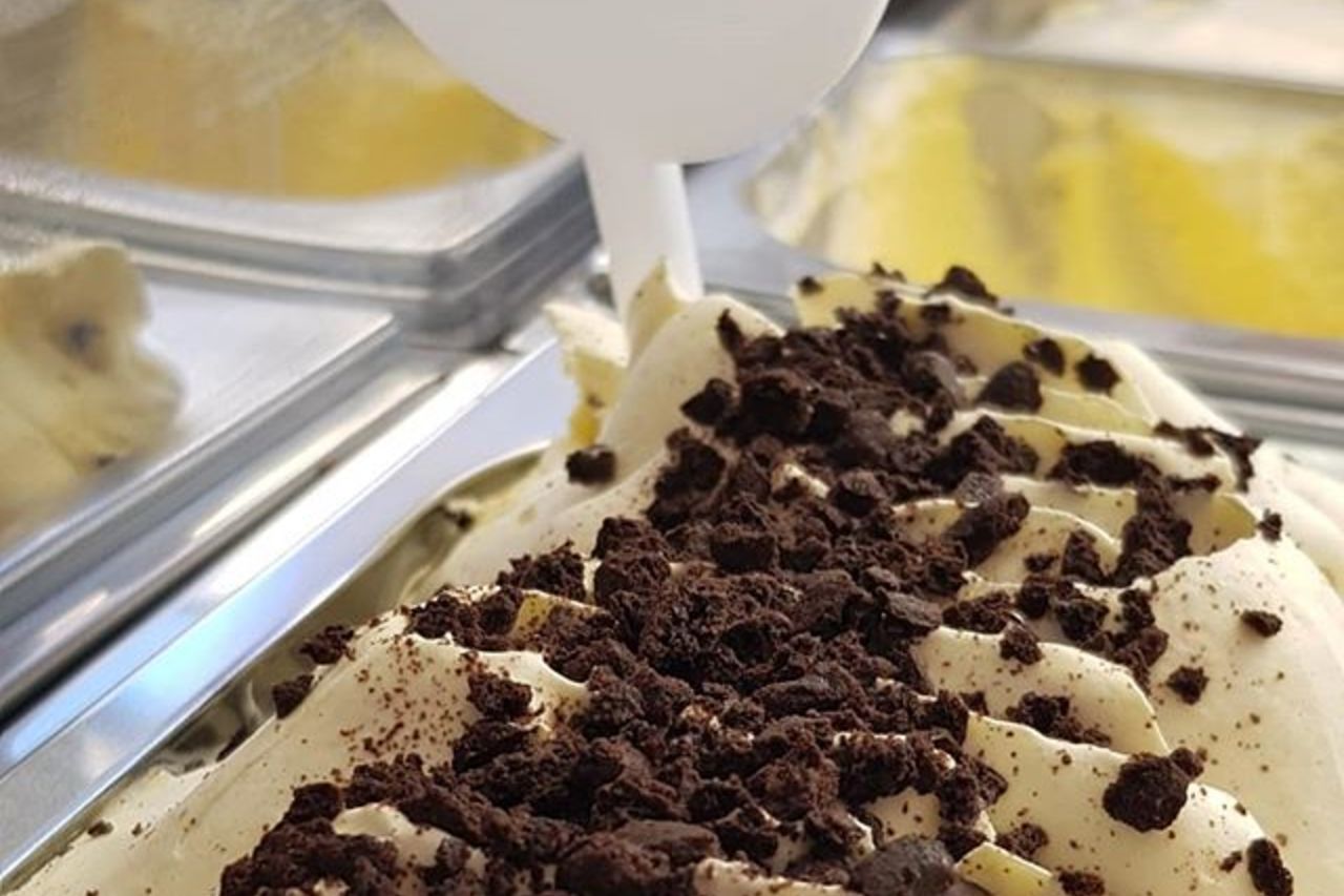 HELADO DE VAINILLA Y GALLETAS