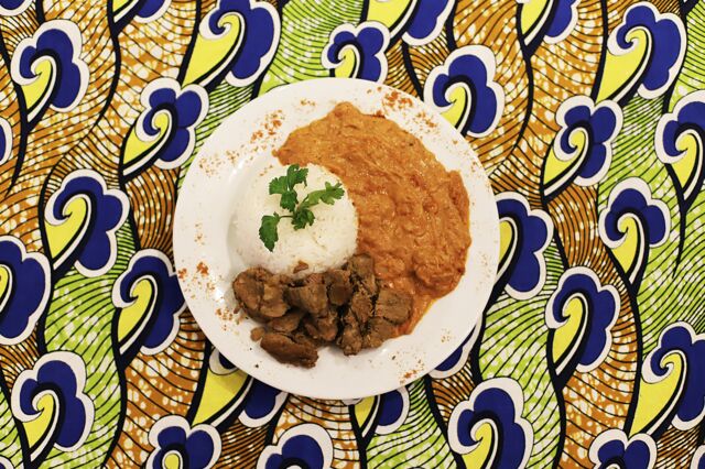 Mafé Bœuf avec sauce arachide et légumes mijotés.