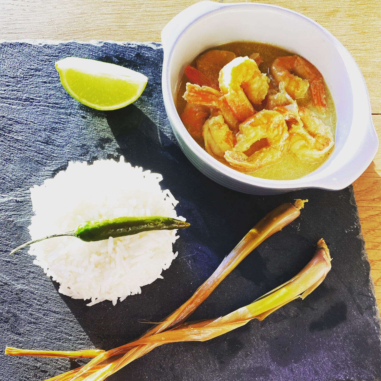 Crevettes citronnelle / lait de coco