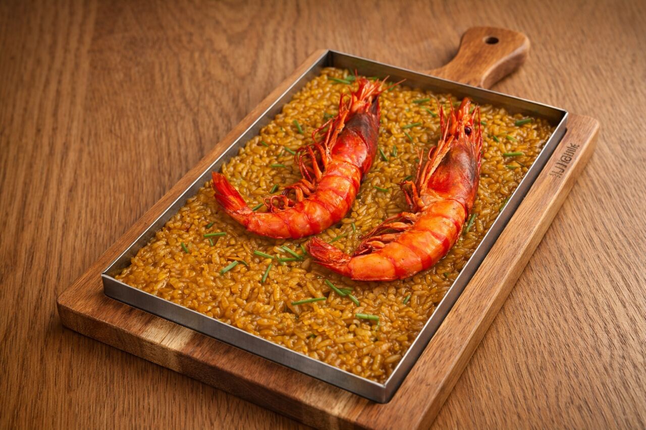 Arròs a la llauna amb gambes vermelles