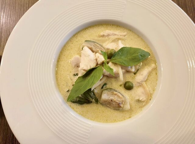 Poulet mijoté au Curry vert et lait de coco