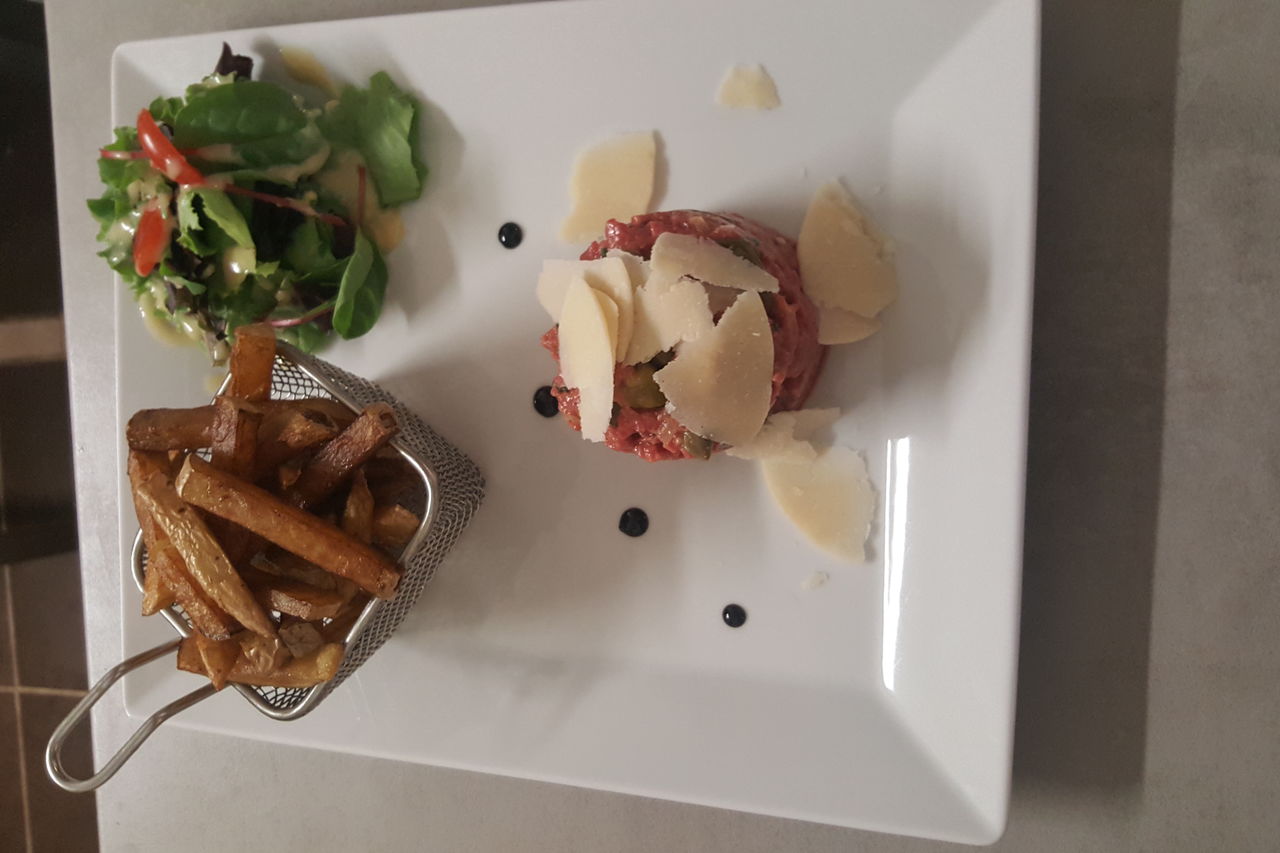 Tartare de boeuf et ces frites maison