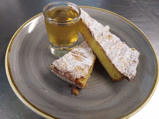 Tarta de santiago con moscatell 