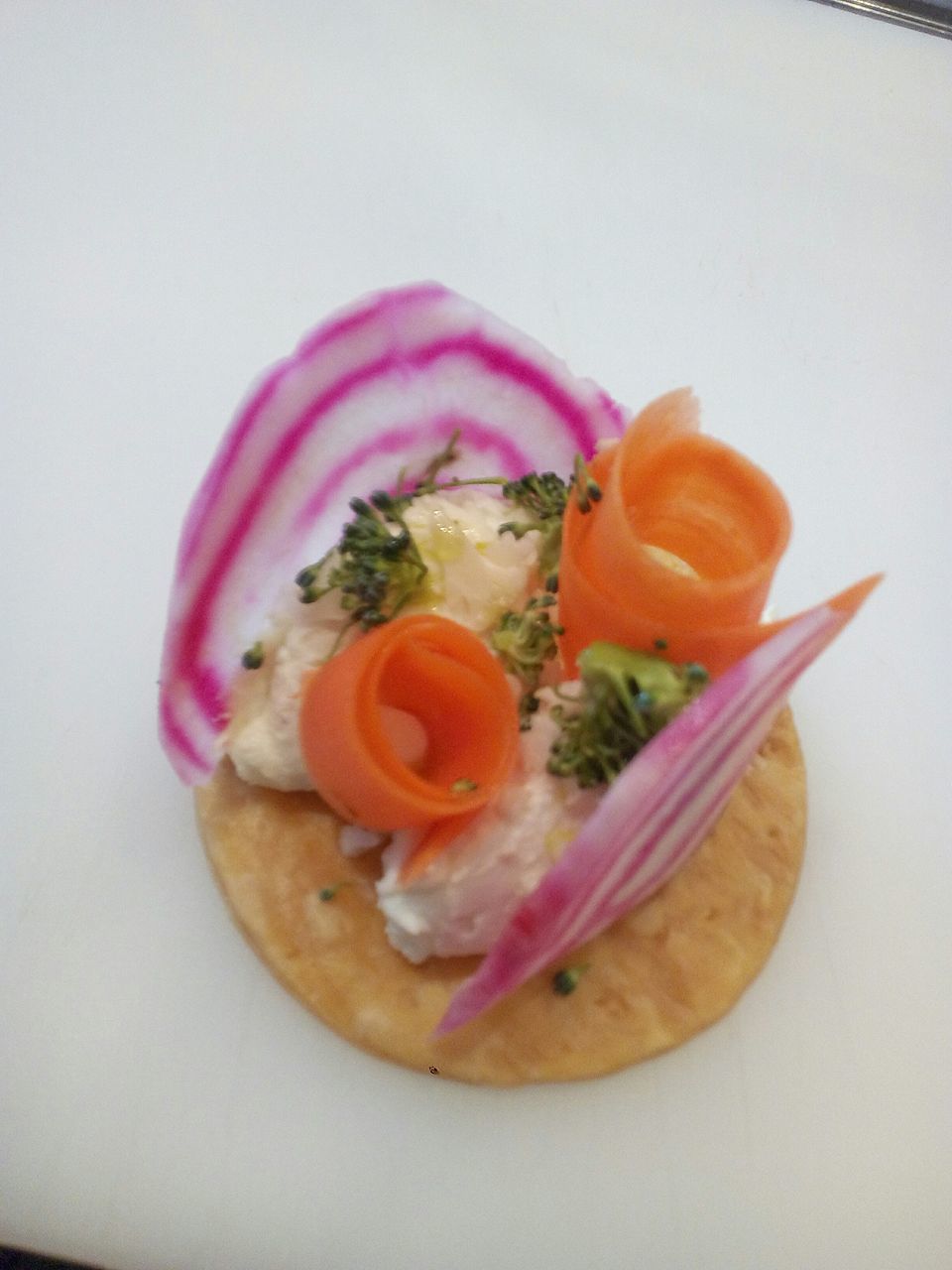 Un peu de fraîcheur avec cette tarte fine de légumes croquants et chèvre frais